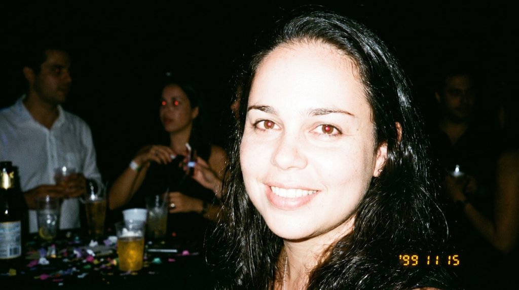 Flash-on party photo (free in Gemini)