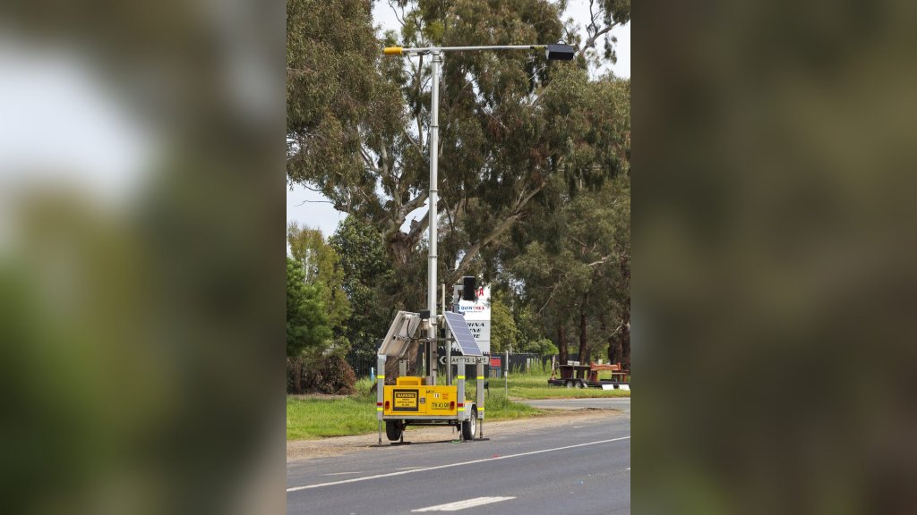 NSW AI seatbelt camera fines: a transportable mobile phone and seatbelt detection camera trailer beside the Sturt Highway in NSW